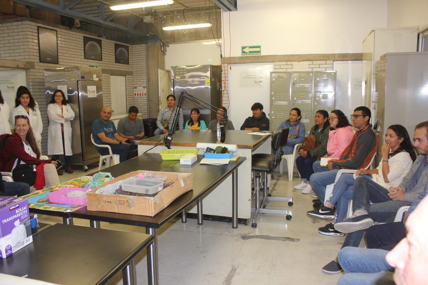 Plática introductoria al taller del BS FESI-UNAM